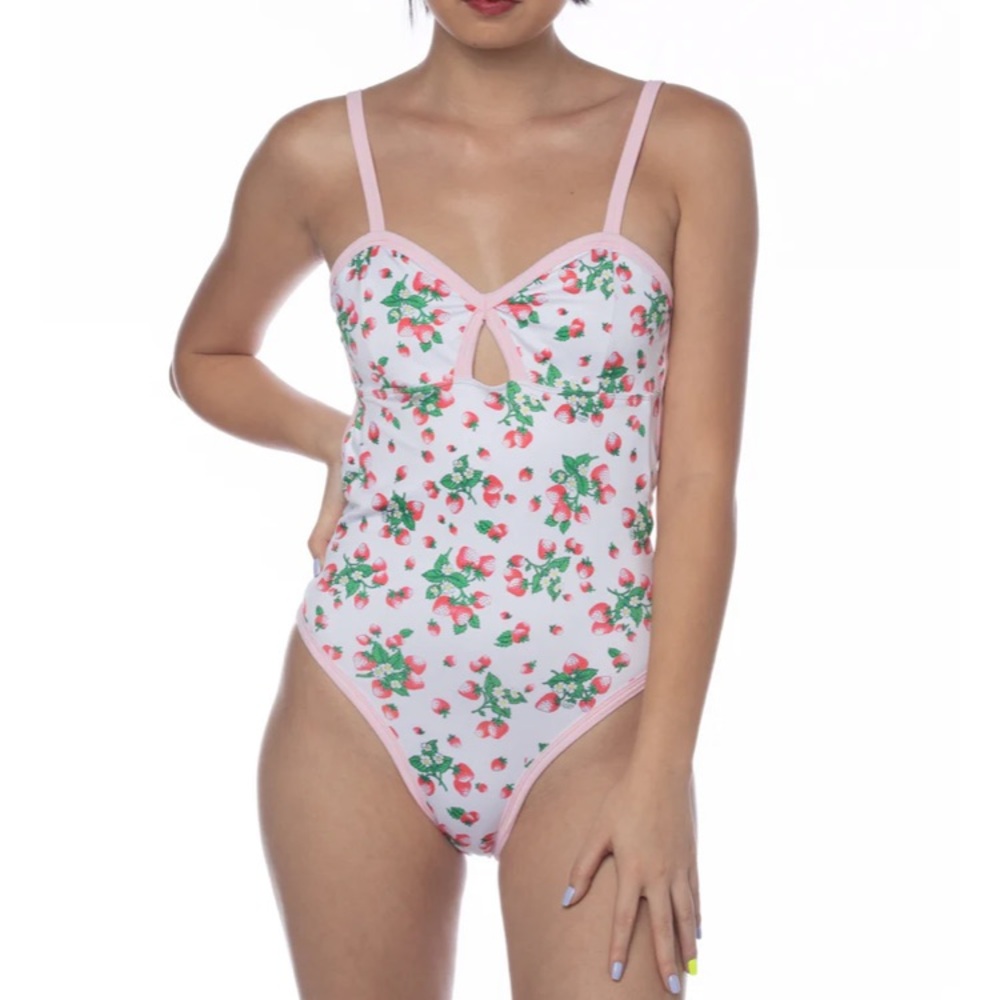 solstice intimates strawberry one piece swimsuit size 2XL